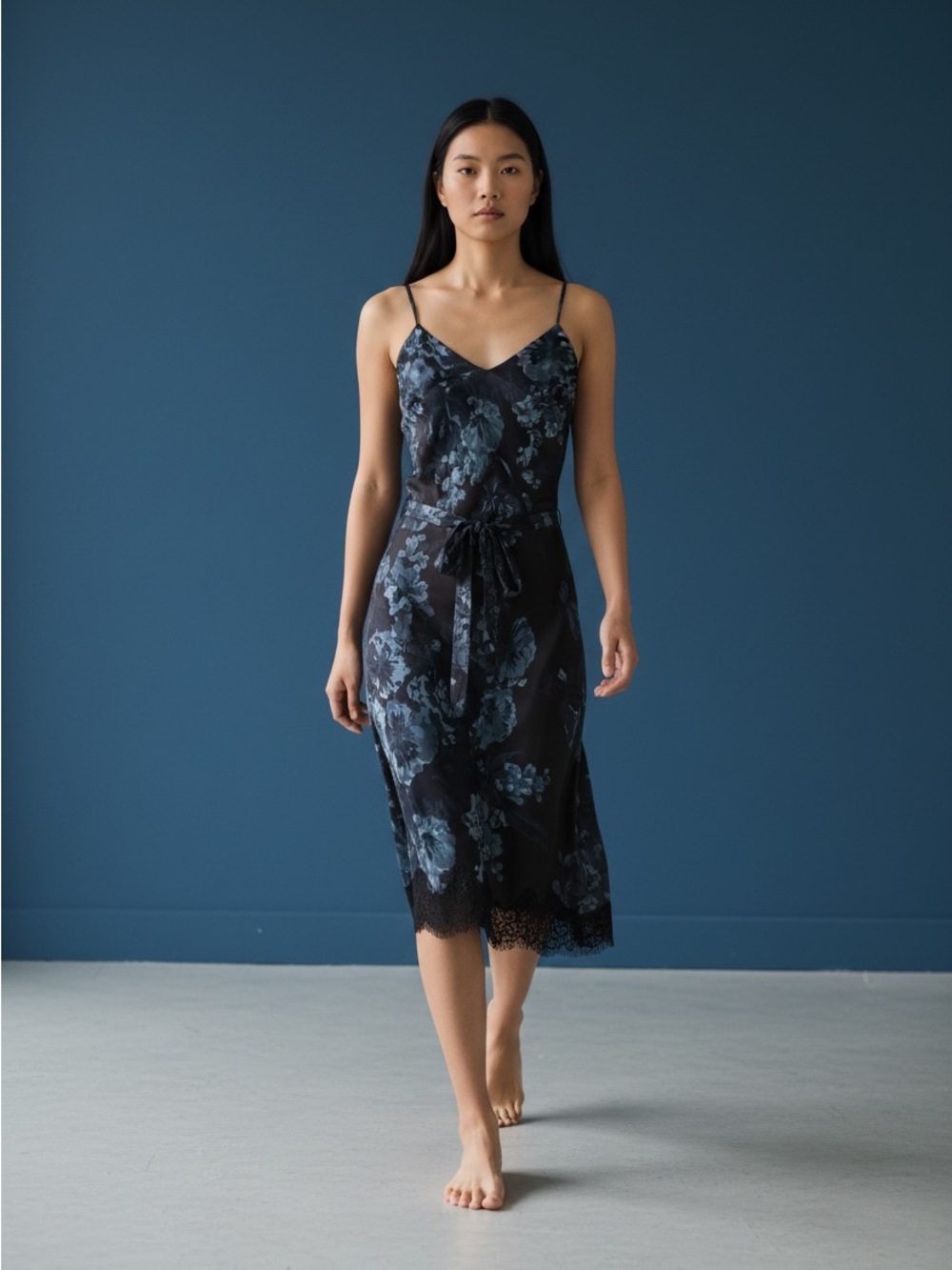 Gold Hawk 💯 silk black/blue floral midi dress